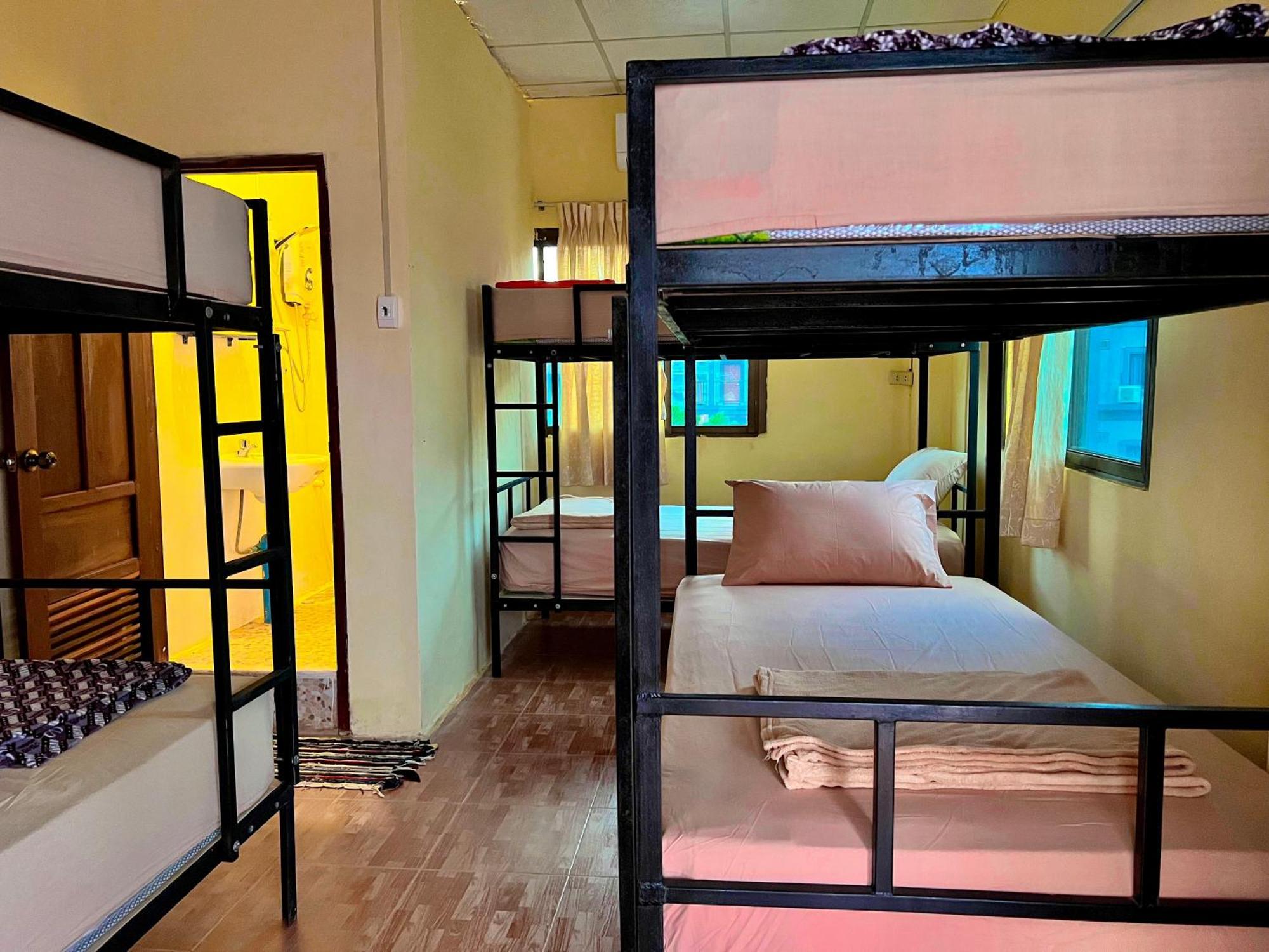 Easy Go Backpacker Hostel Vang Vieng Exterior photo